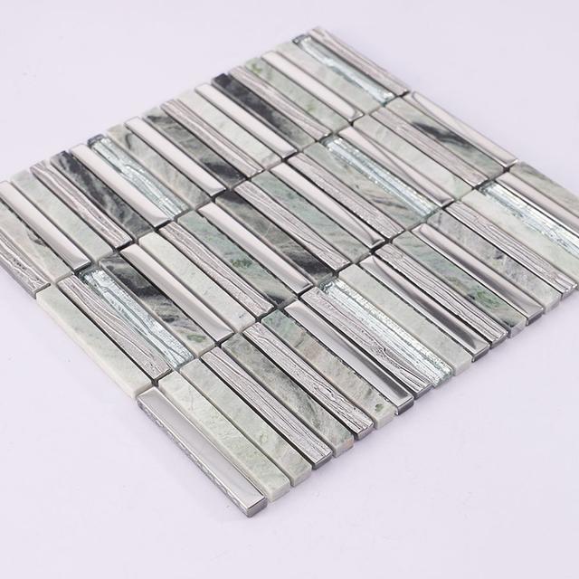 Silver Glass and Emerald Green Marble Mosaic Linear Tile — mosaic thanh dài (linear) bằng đá marble xanh lục & bạc