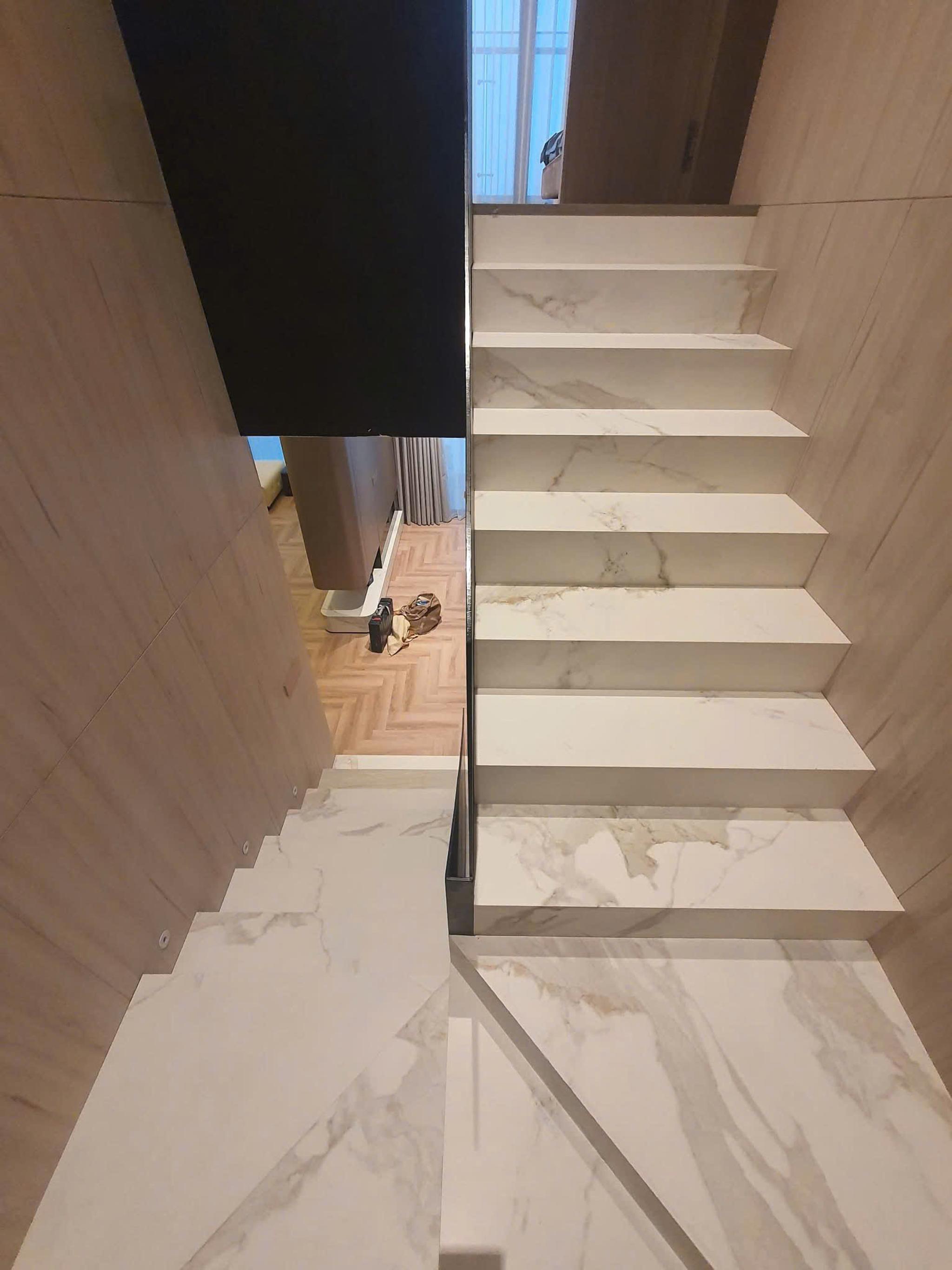Cầu thang đá — Marble trắng Calacatta