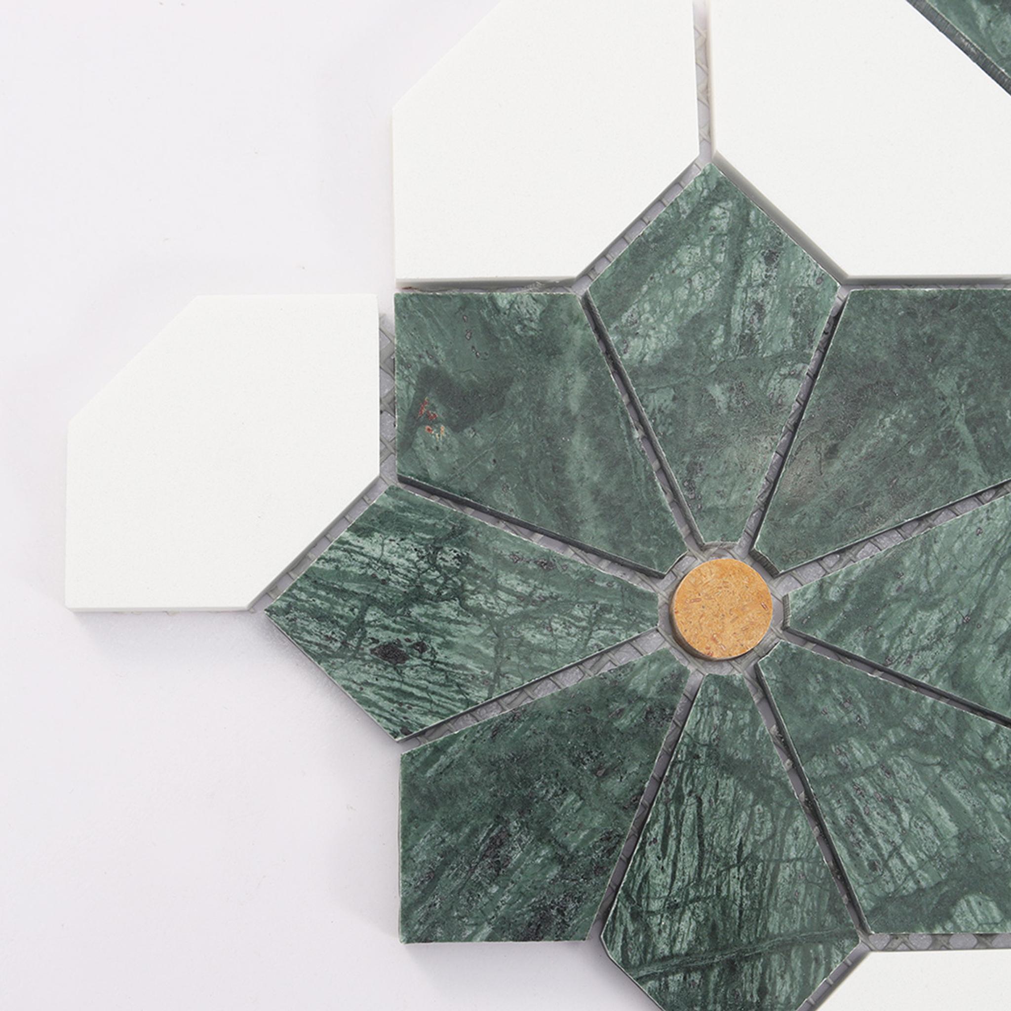 Green Flower Marble Mosaic Tile with White Octagon Pieces and Gold — mosaic hoa văn waterjet bằng đá marble trắng & xanh lục