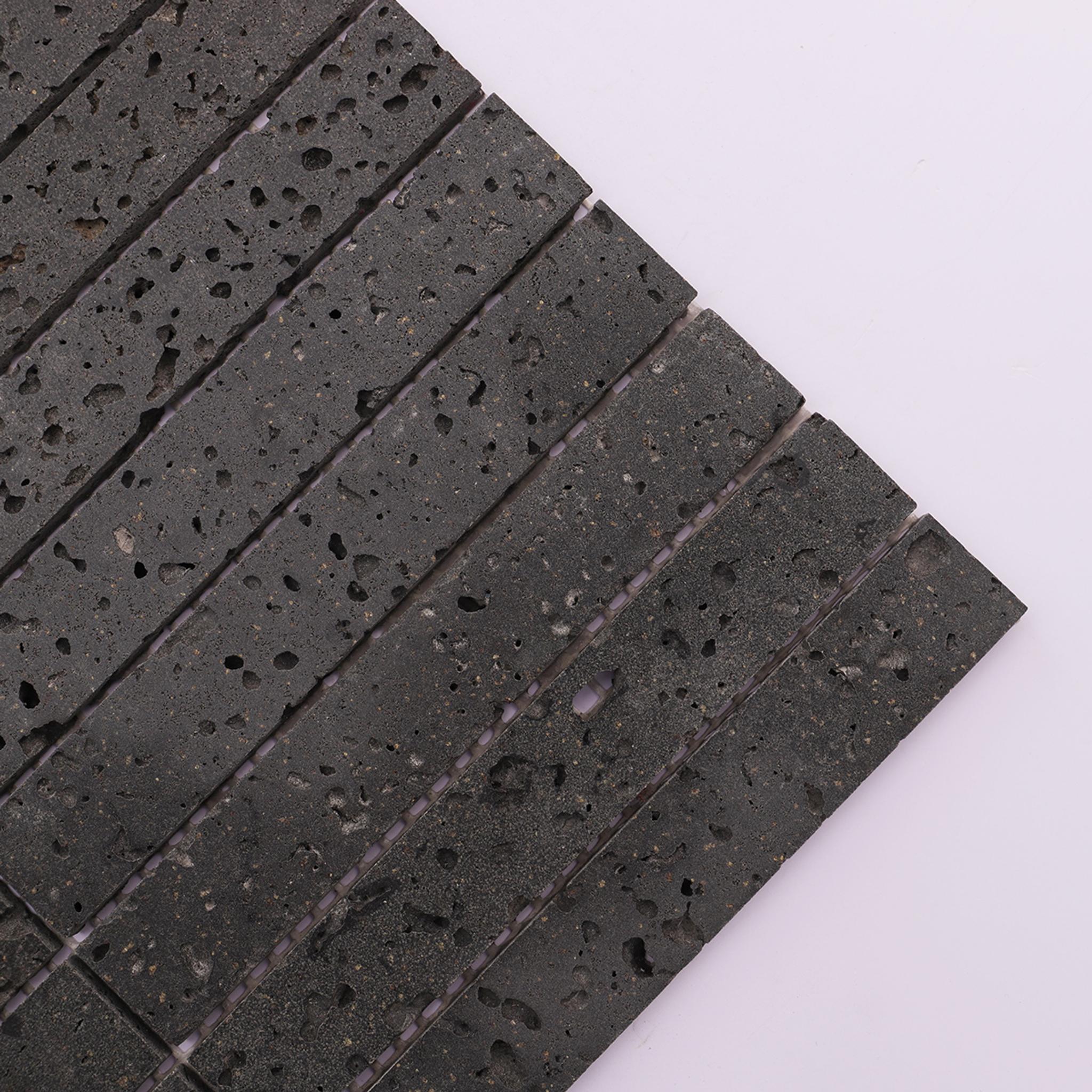 Black Long Rectangle Stacked Travertine Stone Mosaic Tiles — mosaic thanh dài (linear) bằng đá travertine đen