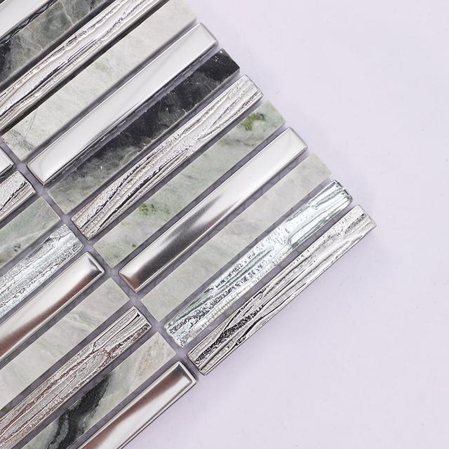 Silver Glass and Emerald Green Marble Mosaic Linear Tile — mosaic thanh dài (linear) bằng đá marble xanh lục & bạc