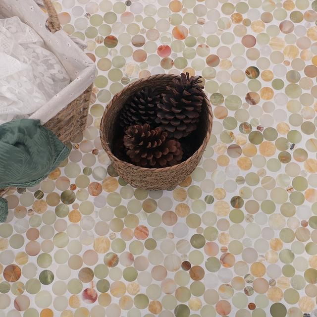 Pale Green Penny Round Marble Mosaic — mosaic tròn (penny round) bằng đá marble xanh nhạt mật ong