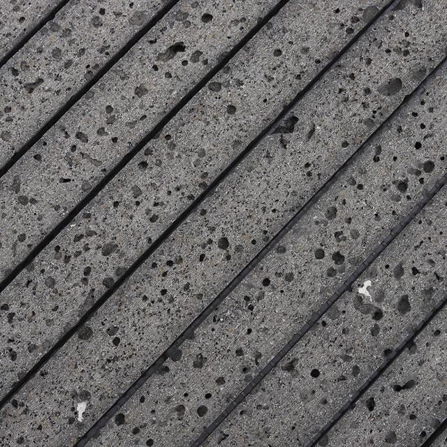 Black Lava Stone Fluted Mosaic Tile for Walls and Fireplaces — mosaic rãnh sọc (fluted) bằng đá marble đen