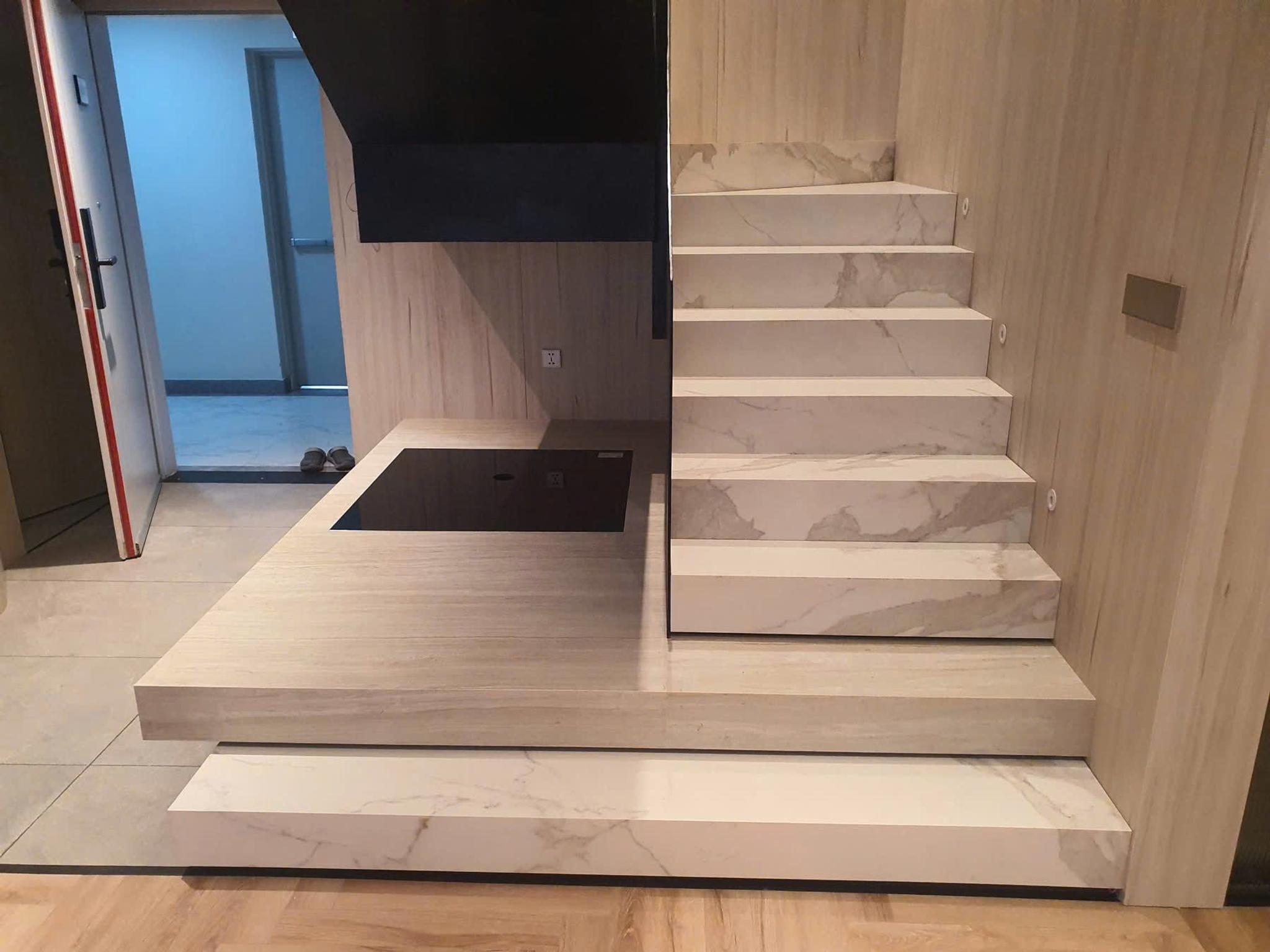 Cầu thang đá — Marble trắng Calacatta