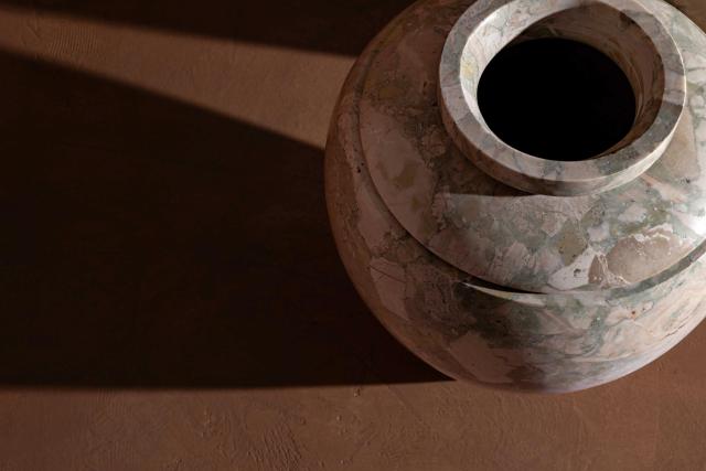 Bình đá trang trí II — nội thất đá Rochelle Stone
