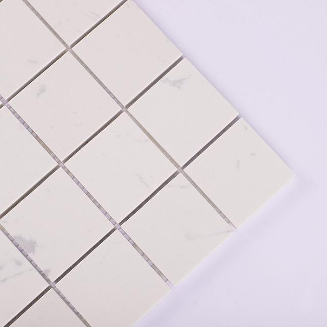 White Engineered Marble Square Mosaic Tile — mosaic vuông bằng đá marble trắng & đỏ