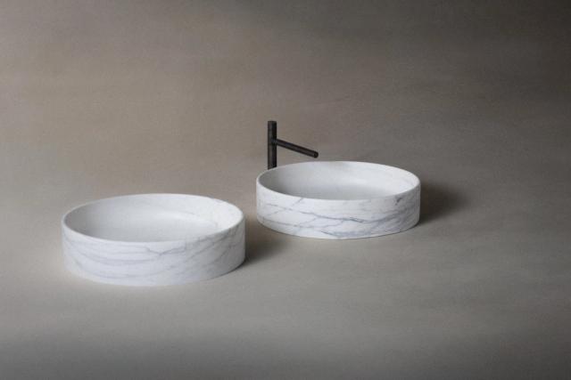 Lavabo đá đặt bàn tròn — nội thất đá Rochelle Stone