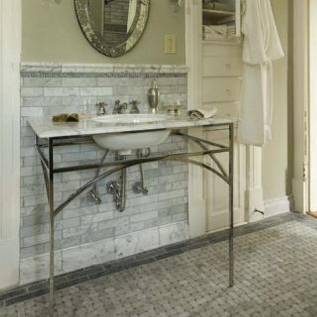 Phào chỉ đá Carrara Baseboard (phào chân tường) — bề mặt đánh bóng (polished), Rochelle Stone