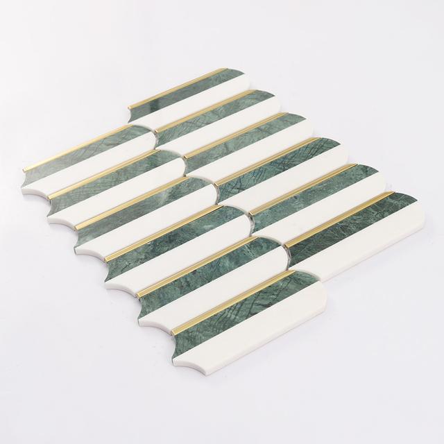 Green and White Marble Scalloped Mosaic Tile with Gold Metal Inlay — mosaic vảy cá (fish scale) bằng đá marble trắng & xanh lục