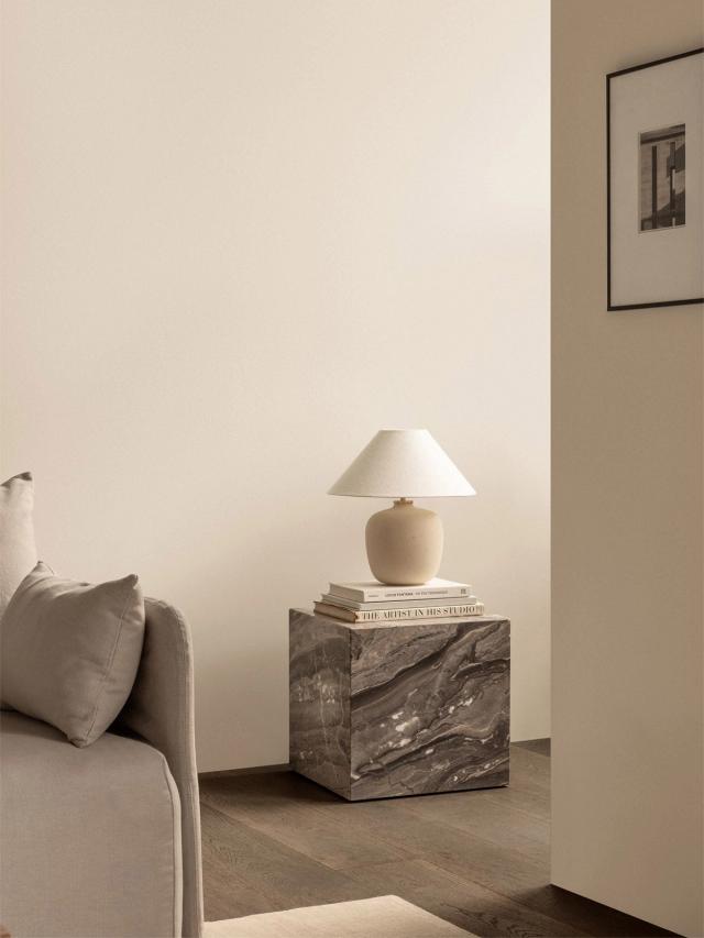 Đôn Plinth Cubic — nội thất đá Rochelle Stone