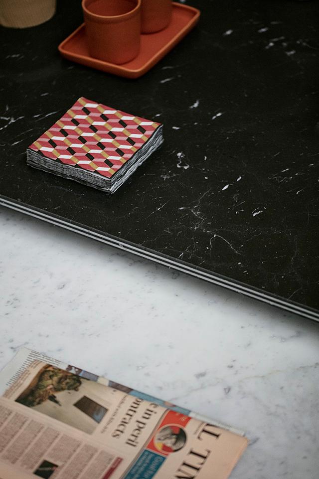 Bàn trà Fillo — nội thất đá Rochelle Stone