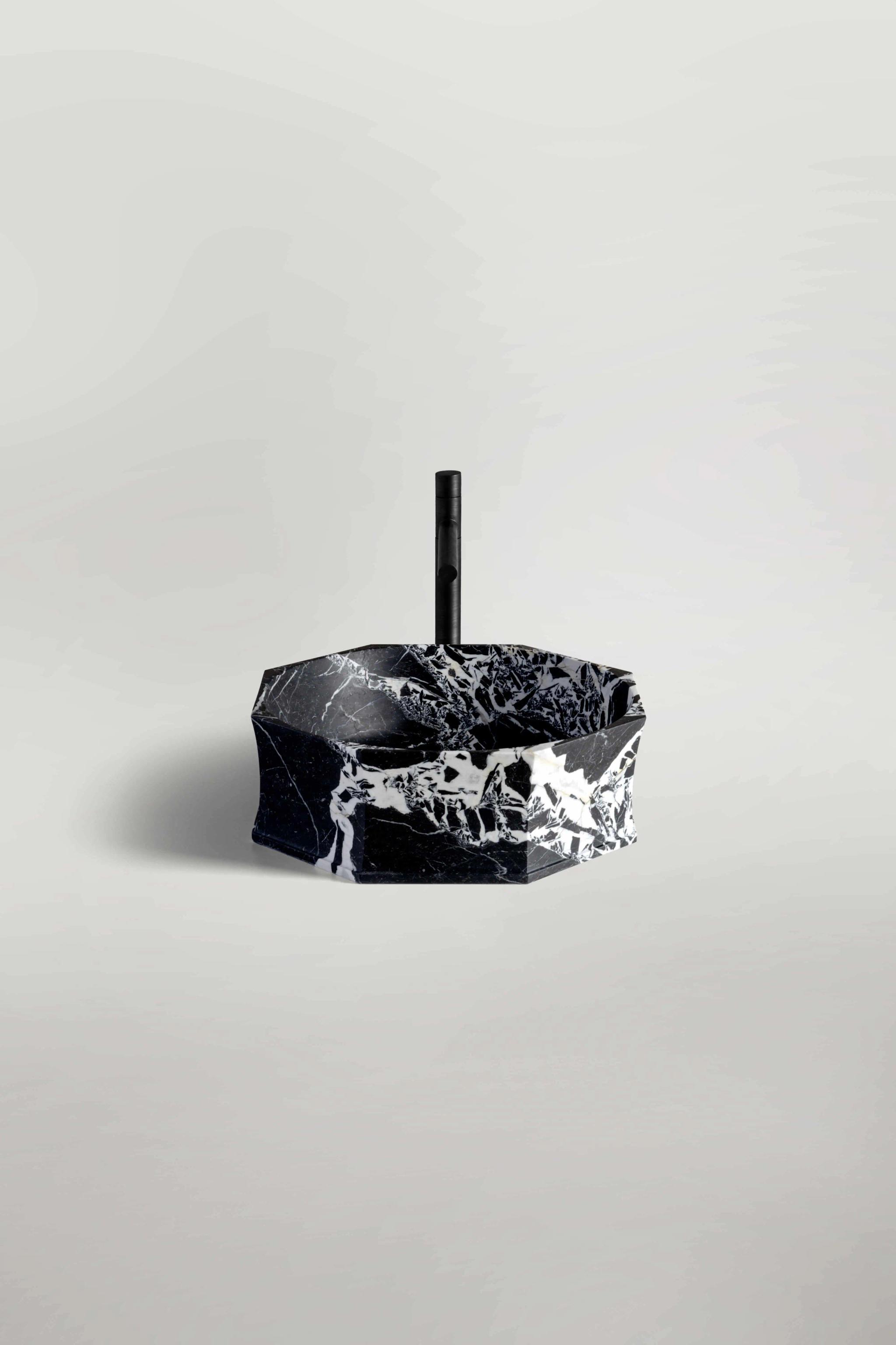 Lavabo đá đặt bàn vuông — nội thất đá Rochelle Couture