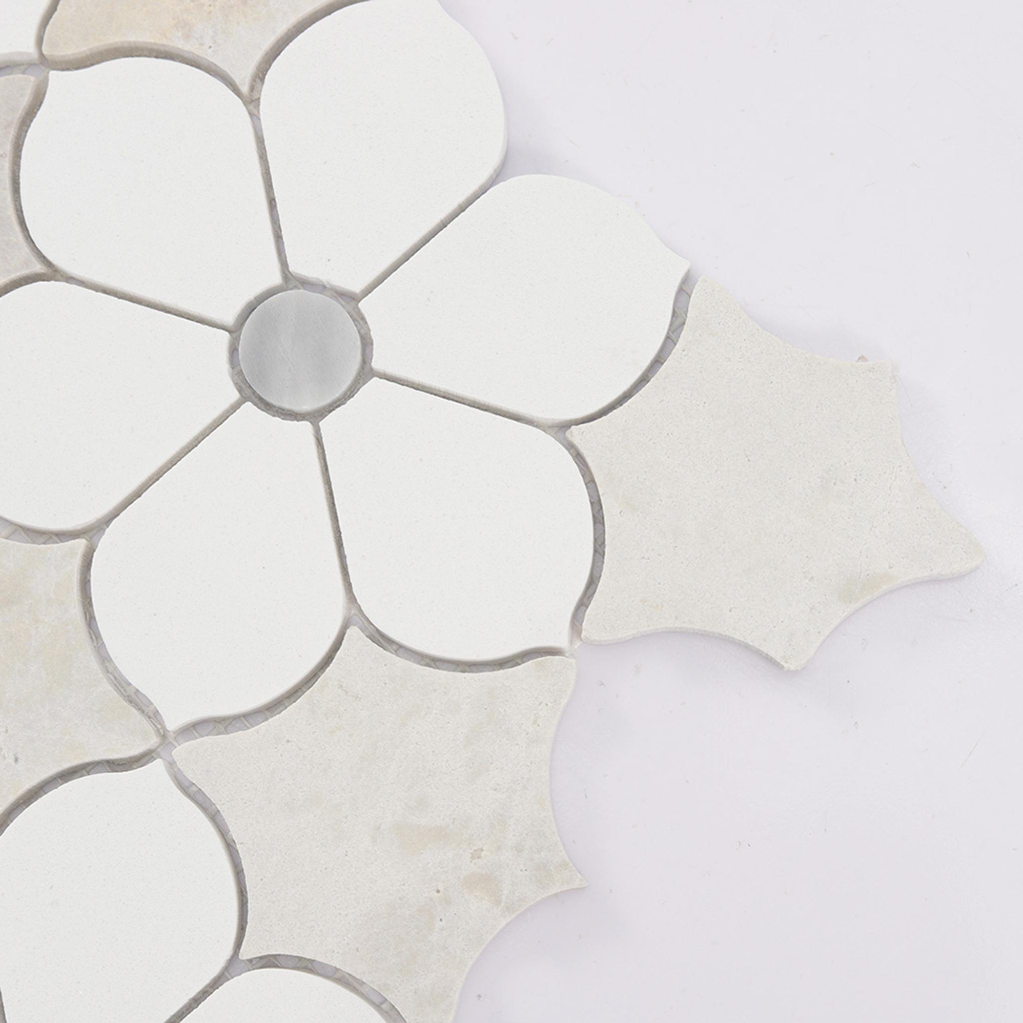 White Beige Floral Marble Mosaic Tile for Elegant Bathroom Walls — mosaic hoa văn waterjet bằng đá marble trắng & beige