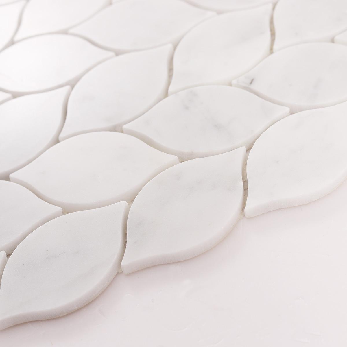 White Carrara Leaf Marble Mosaic Tiles — mosaic ghép nghệ thuật bằng đá marble trắng & trắng Carrara