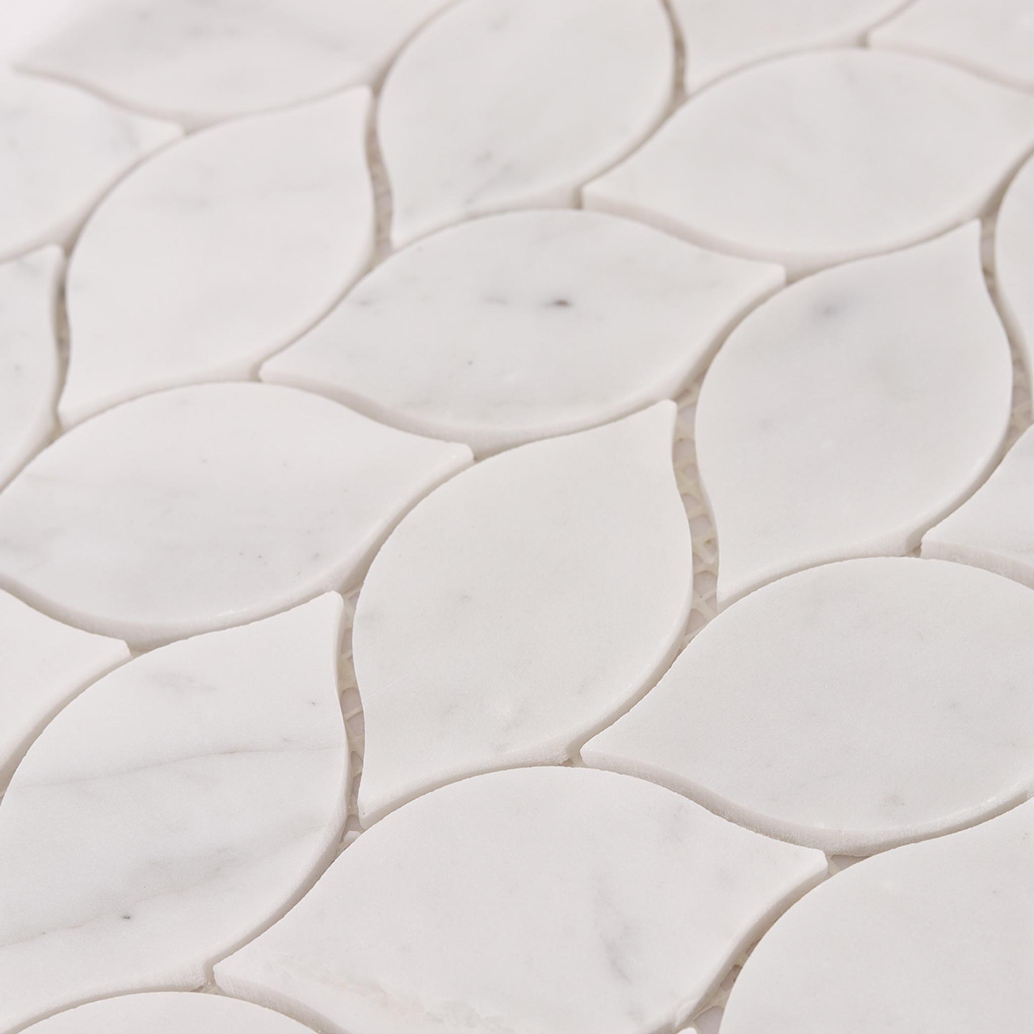 White Carrara Leaf Marble Mosaic Tiles — mosaic ghép nghệ thuật bằng đá marble trắng & trắng Carrara