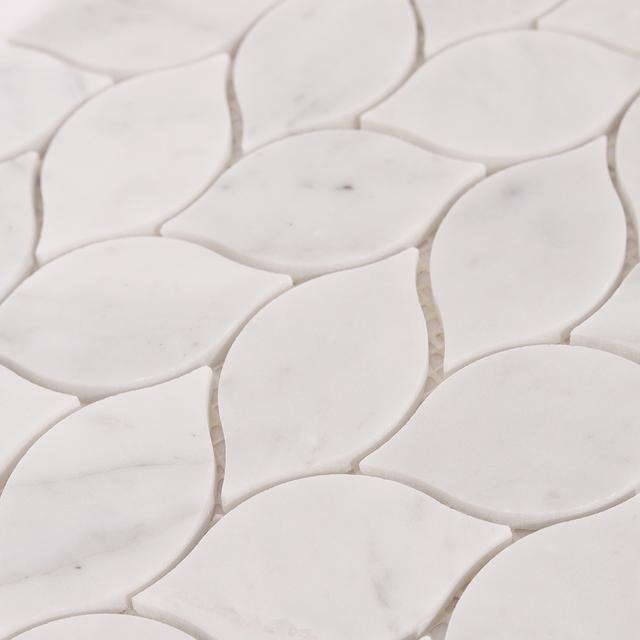 White Carrara Leaf Marble Mosaic Tiles — mosaic ghép nghệ thuật bằng đá marble trắng & trắng Carrara