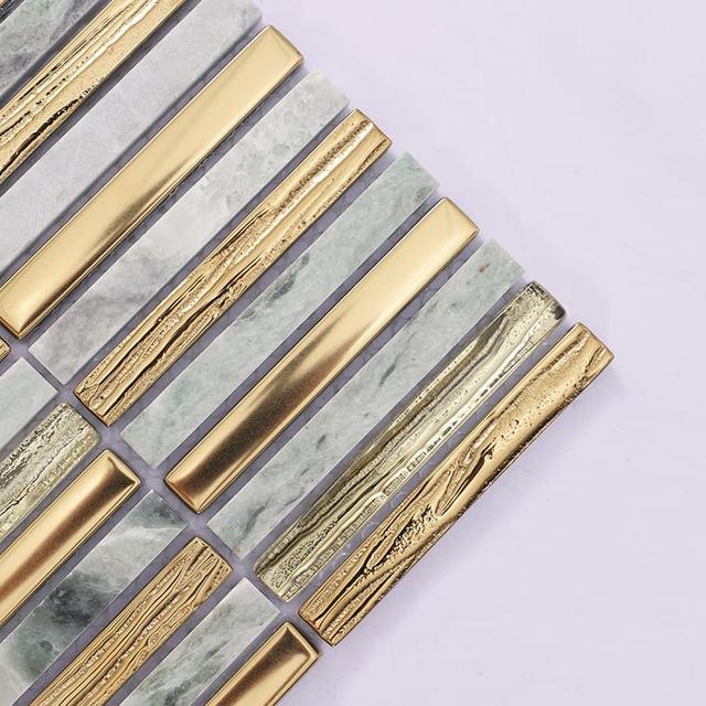 Gold Glass and Green Marble Mosaic Strip Tile — mosaic thanh dài (linear) bằng đá marble xanh lục & vàng