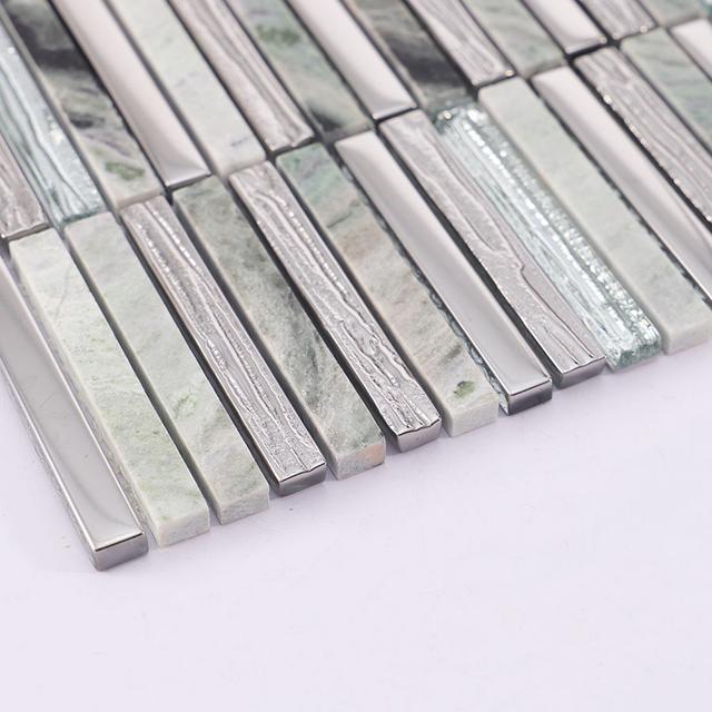 Silver Glass and Emerald Green Marble Mosaic Linear Tile — mosaic thanh dài (linear) bằng đá marble xanh lục & bạc