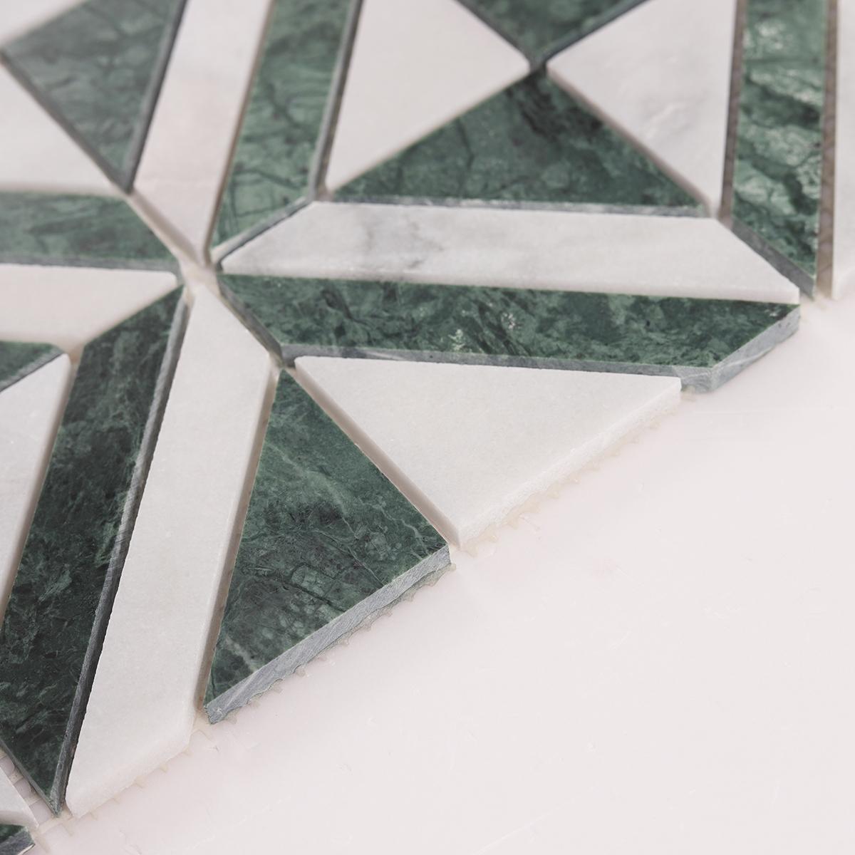 Green and White Triangle Marble Mosaic Tiles — mosaic ghép nghệ thuật bằng đá marble trắng & xanh lục