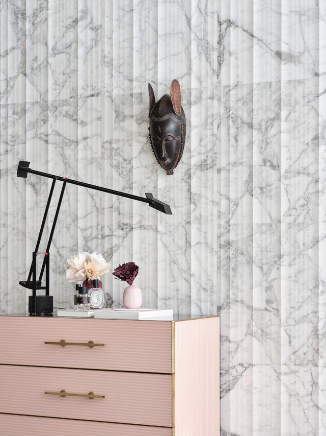 Vách đá 3D Plissé — bề mặt đá tự nhiên điêu khắc nổi khối, Lithos