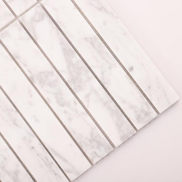 White Carrara Stacked Polished Marble Mosaic Tiles — mosaic thanh dài (linear) bằng đá marble trắng & trắng Carrara