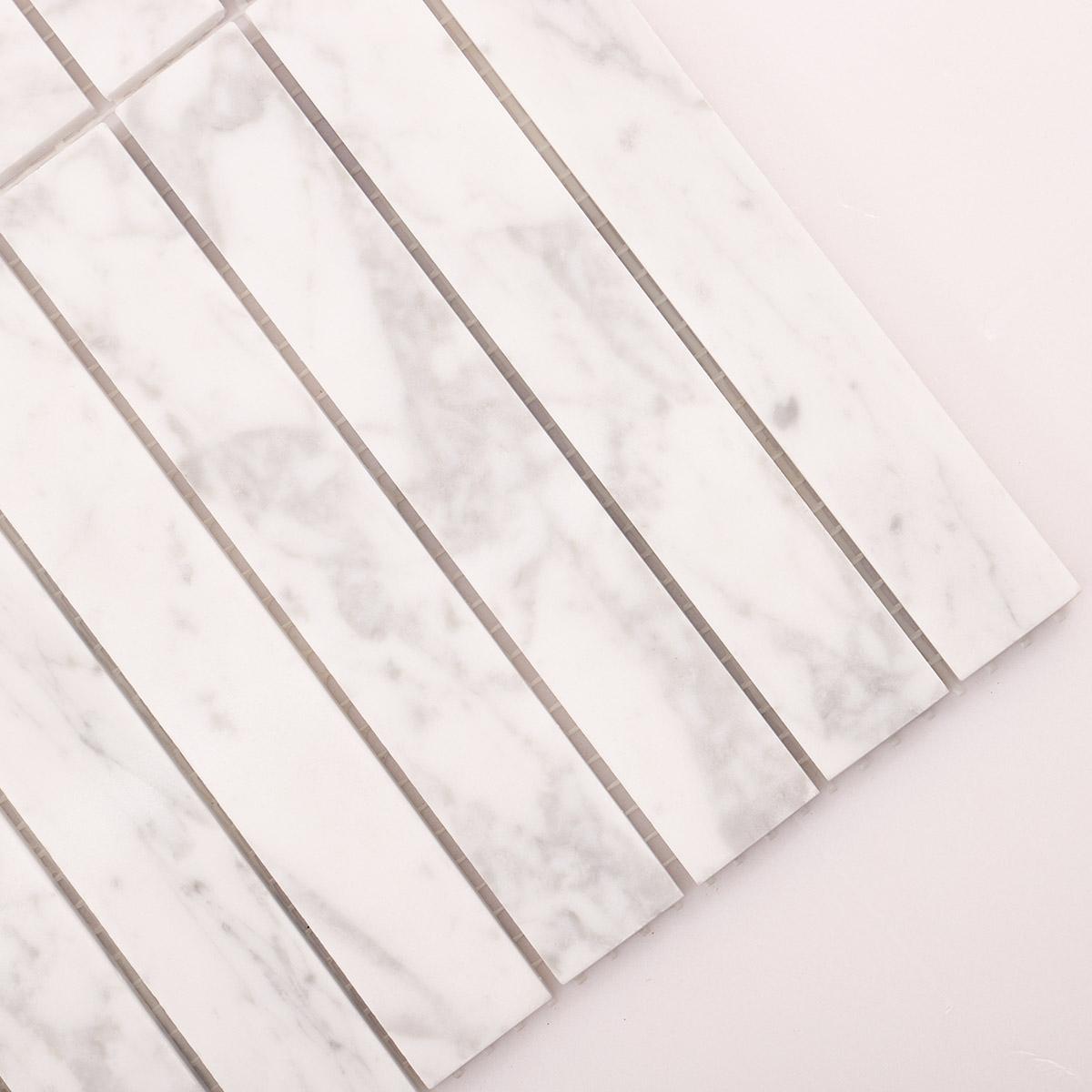 White Carrara Stacked Polished Marble Mosaic Tiles — mosaic thanh dài (linear) bằng đá marble trắng & trắng Carrara