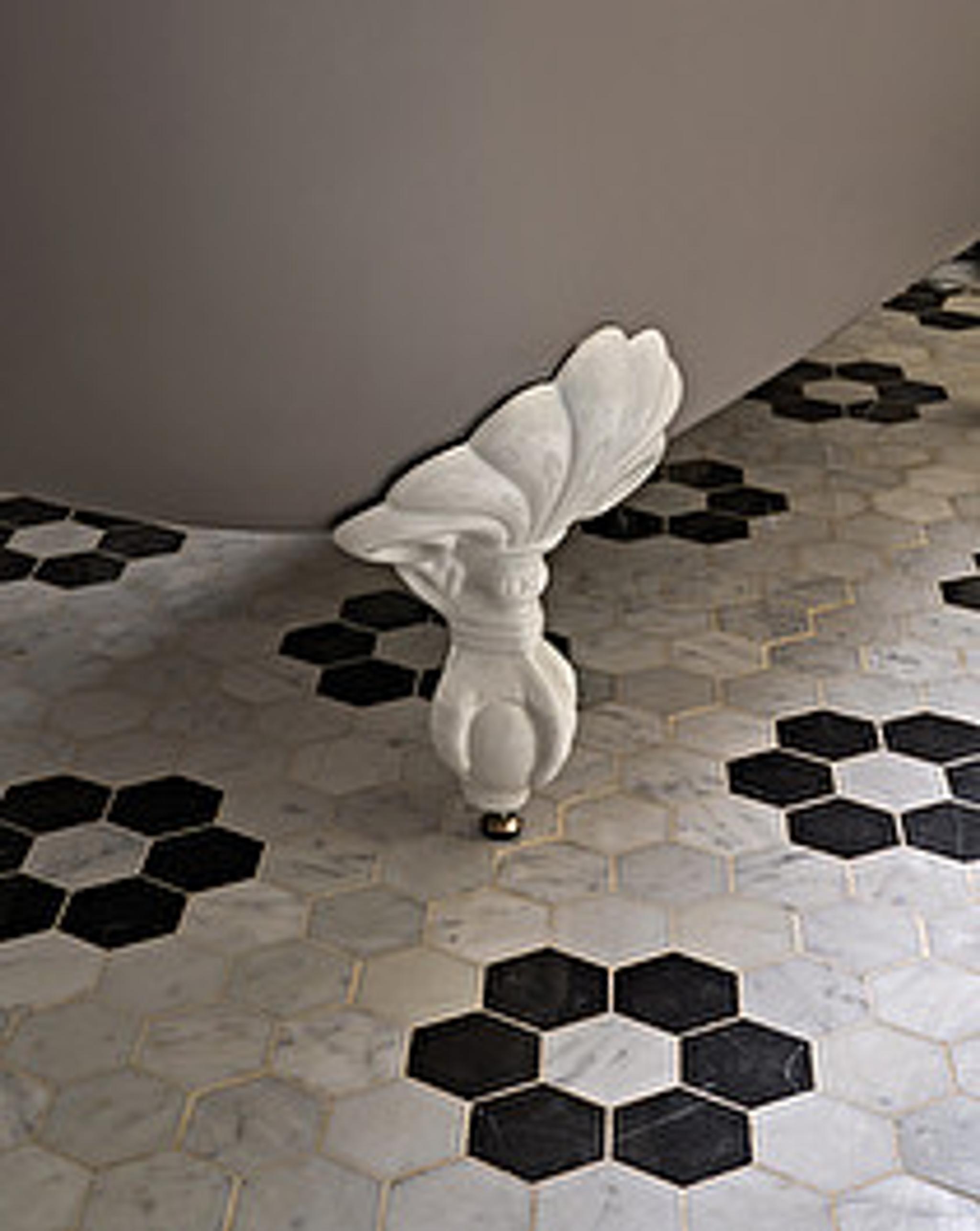 Sàn họa tiết marble Elite 8 — Carrara trắng và Marquina đen, Rochelle Couture