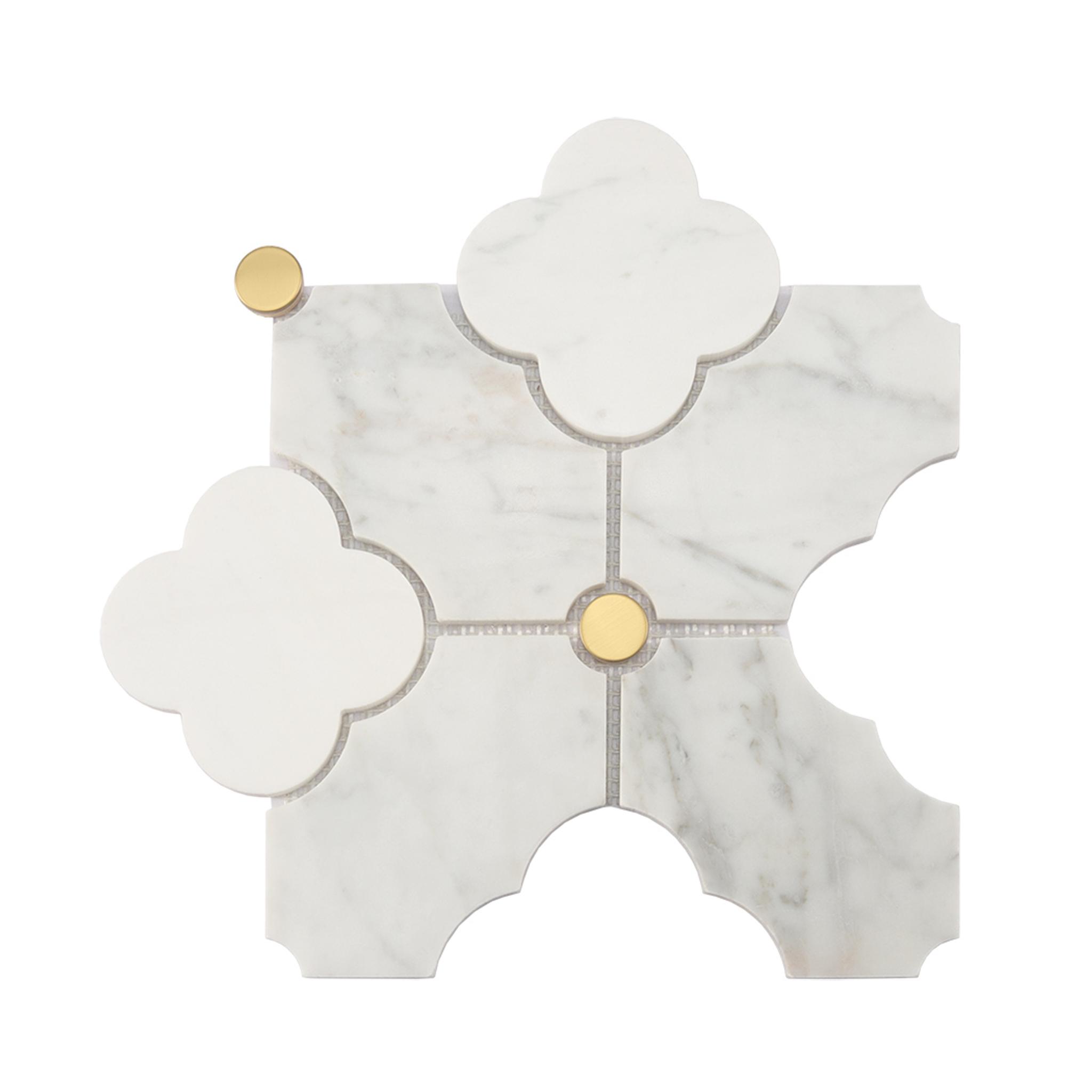 White Arabesque Marble Mosaic Tile with Gold Metal Round Accents — mosaic tròn (penny round) bằng đá marble trắng & vàng