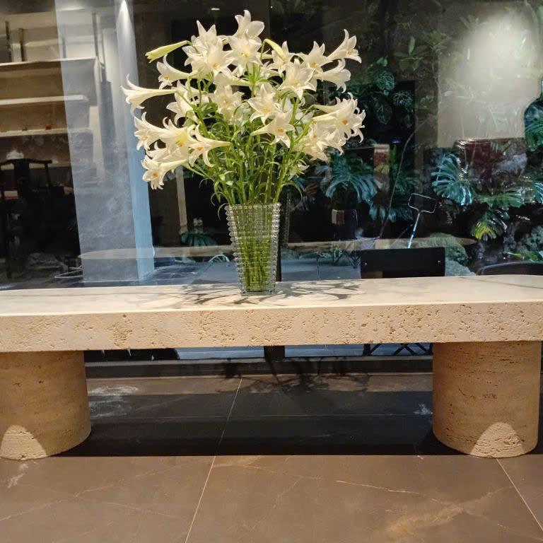 Bàn console / đôn đá — Travertine kem
