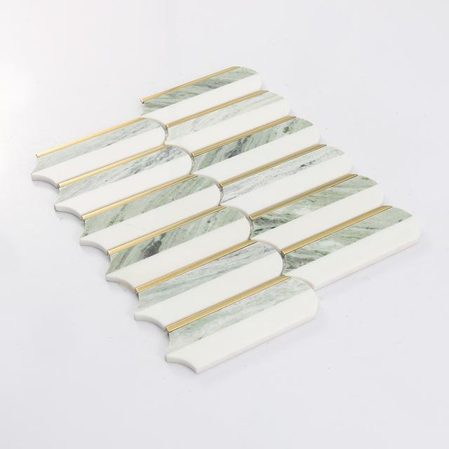 Green White Feather Marble Mosaic Tile with Gold Accent Strips — mosaic thanh dài (linear) bằng đá marble trắng & xanh lục