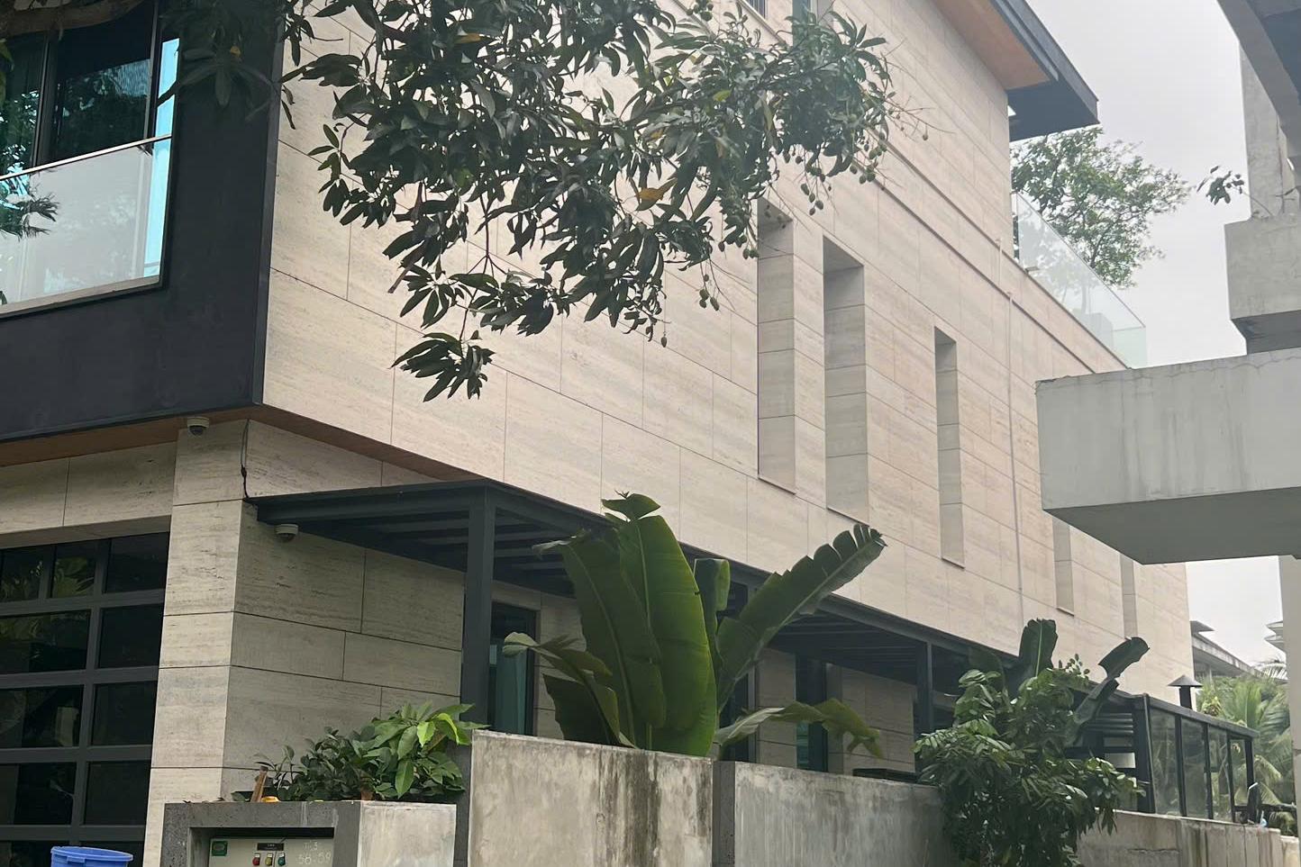Ốp mặt tiền (ngoài nhà) — Travertine/limestone kem