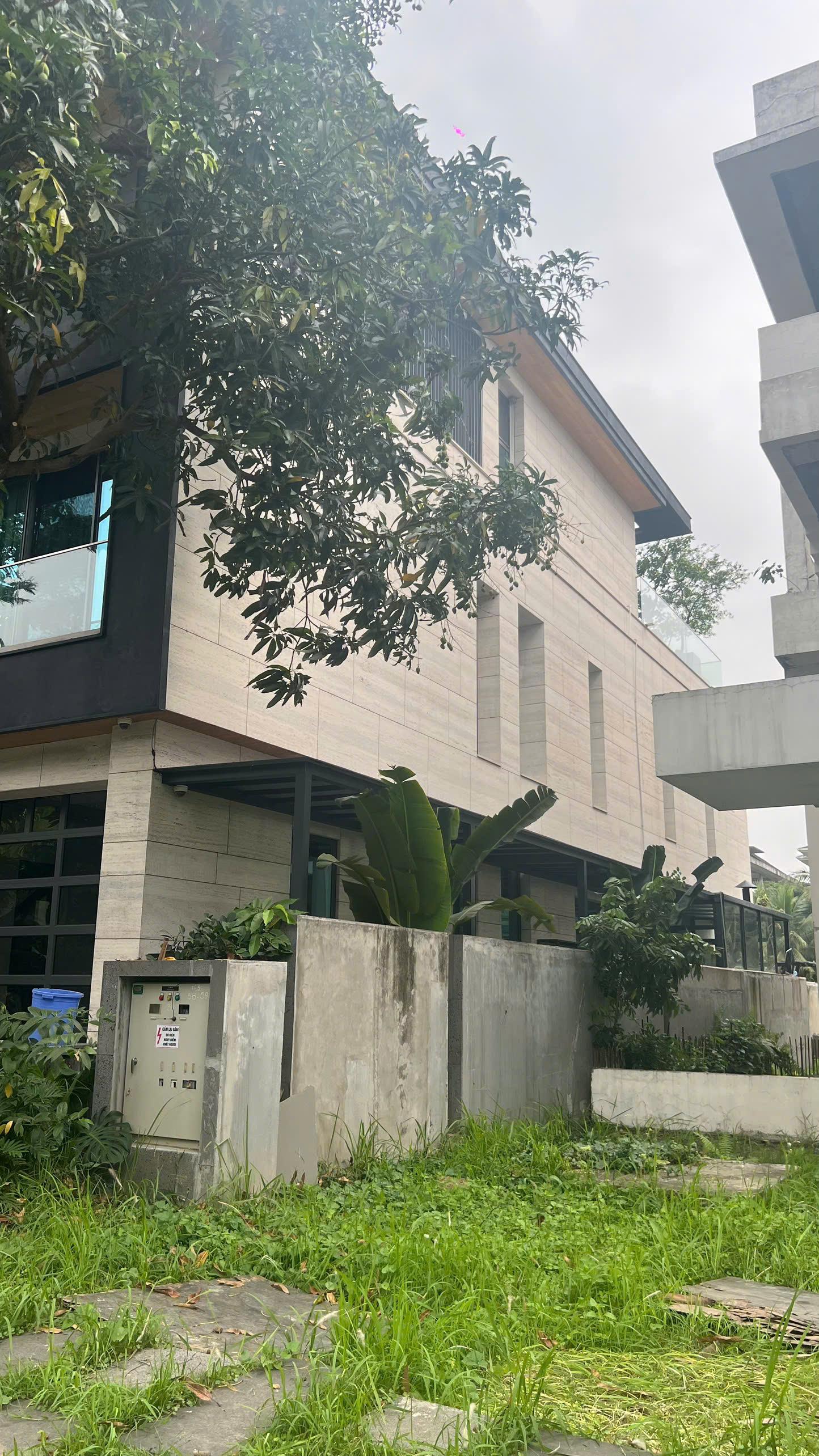 Ốp mặt tiền (ngoài nhà) — Travertine/limestone kem