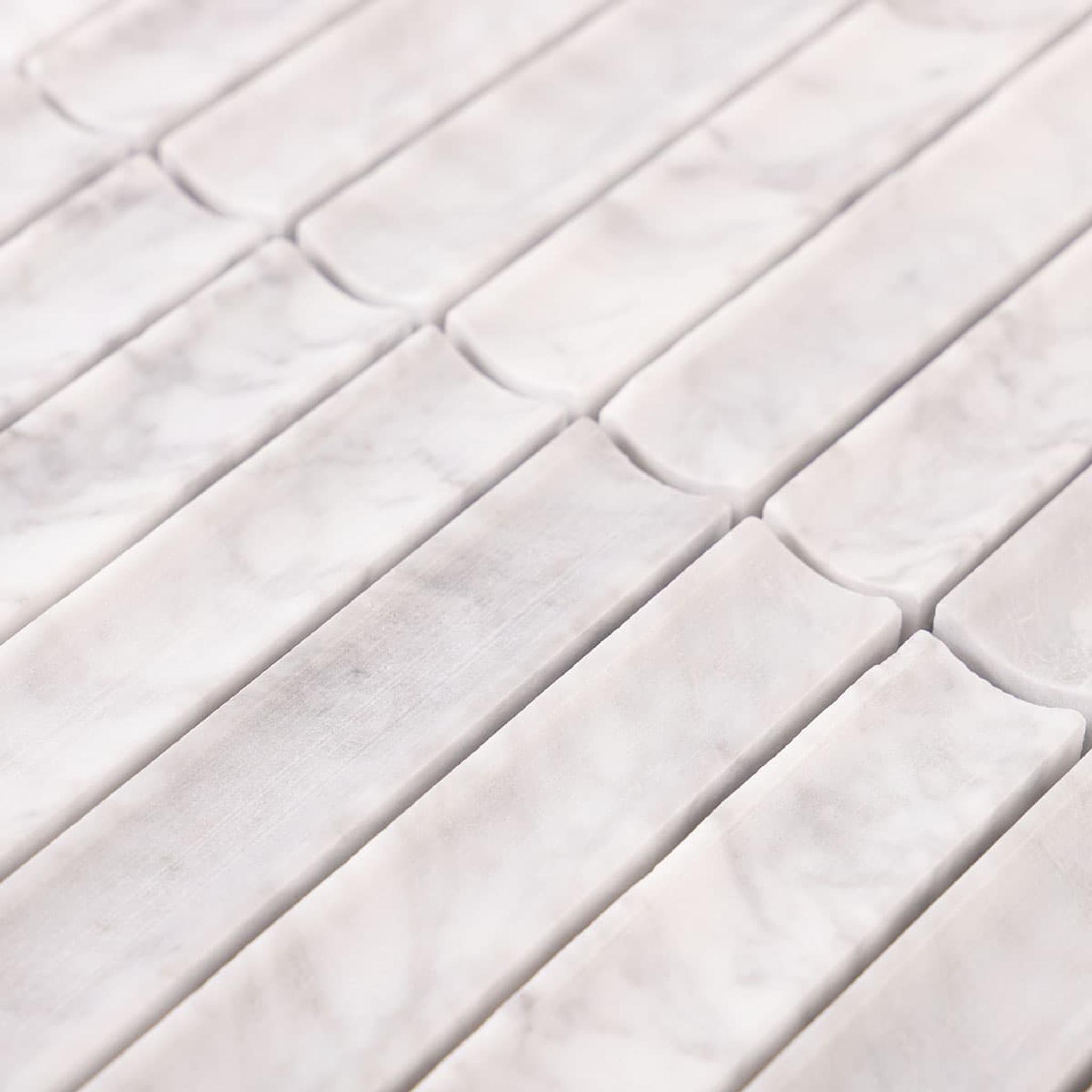Fluted White Honed Marble Strip Mosaic Wall Tile — mosaic rãnh sọc (fluted) bằng đá marble trắng