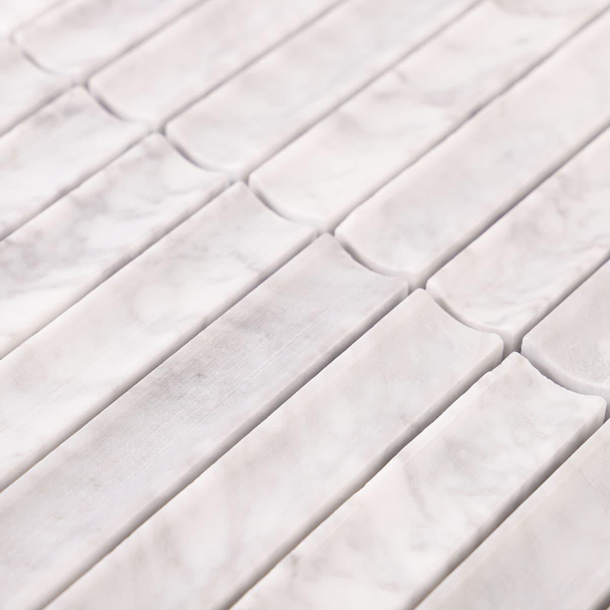 Fluted White Honed Marble Strip Mosaic Wall Tile — mosaic rãnh sọc (fluted) bằng đá marble trắng