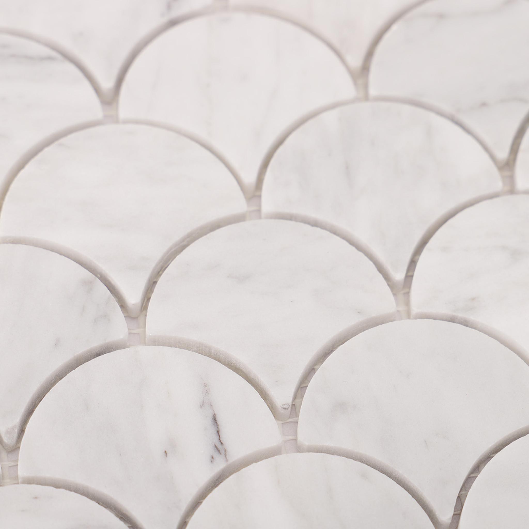 Carrara White Fish Scale Mosaic Tiles — mosaic vảy cá (fish scale) bằng đá marble trắng & trắng Carrara