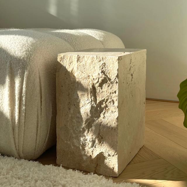 Bàn phụ Block — nội thất đá Rochelle