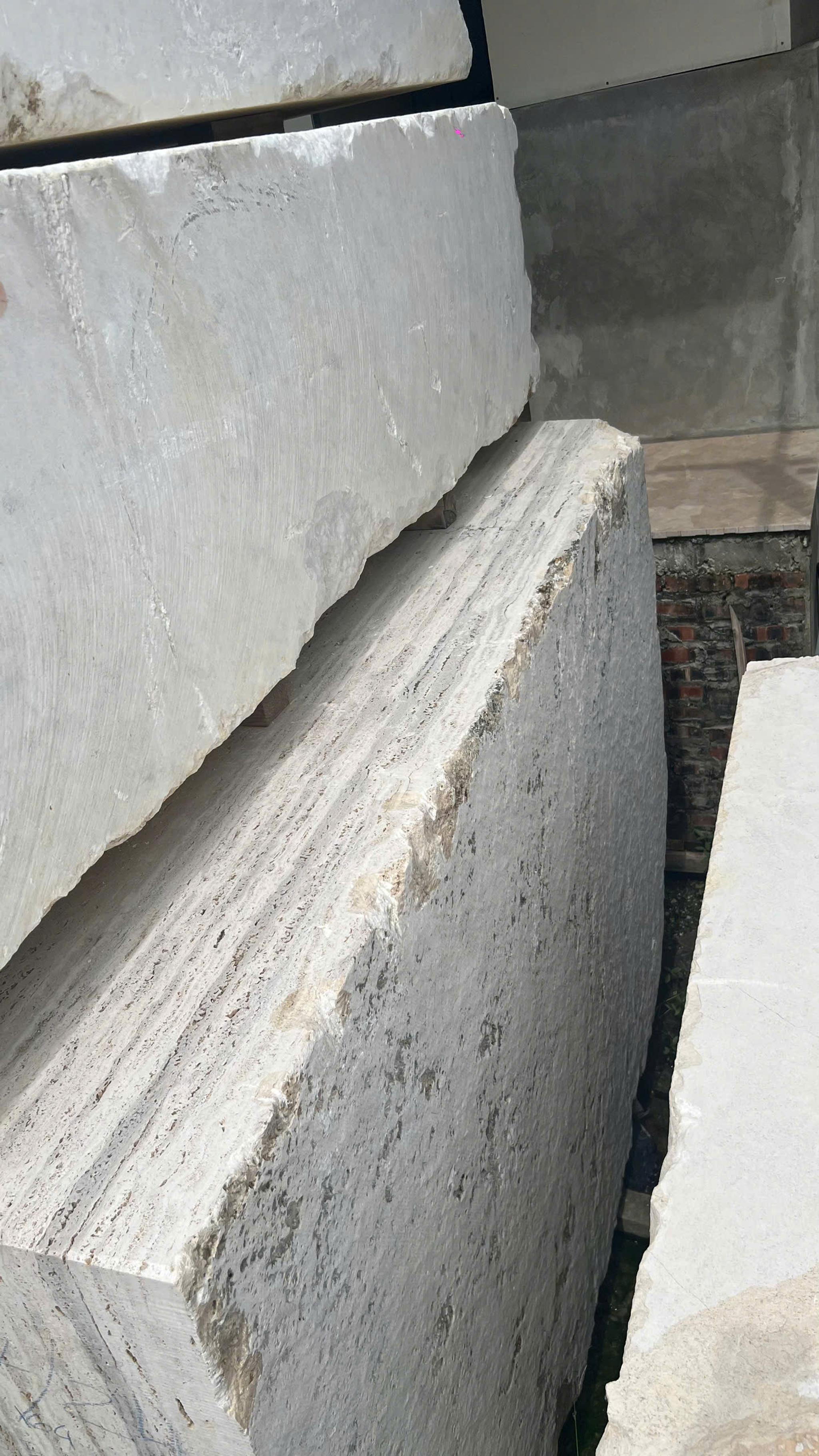 Đá khối nguyên liệu — Travertine xám bạc