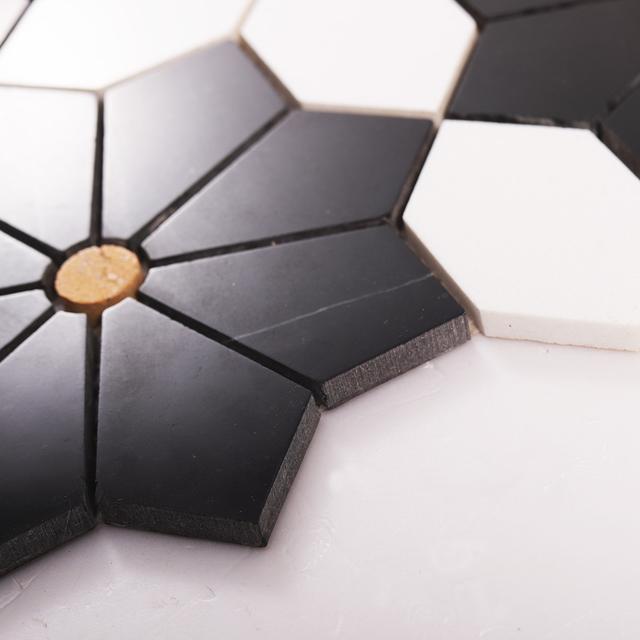 White and Black Geometric Floral Marble Mosaic Tiles — mosaic hoa văn waterjet bằng đá marble đen & trắng