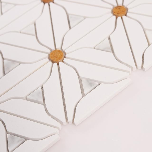 White and Gold Floral Pattern Marble Mosaic Tiles — mosaic hoa văn waterjet bằng đá marble trắng & vàng