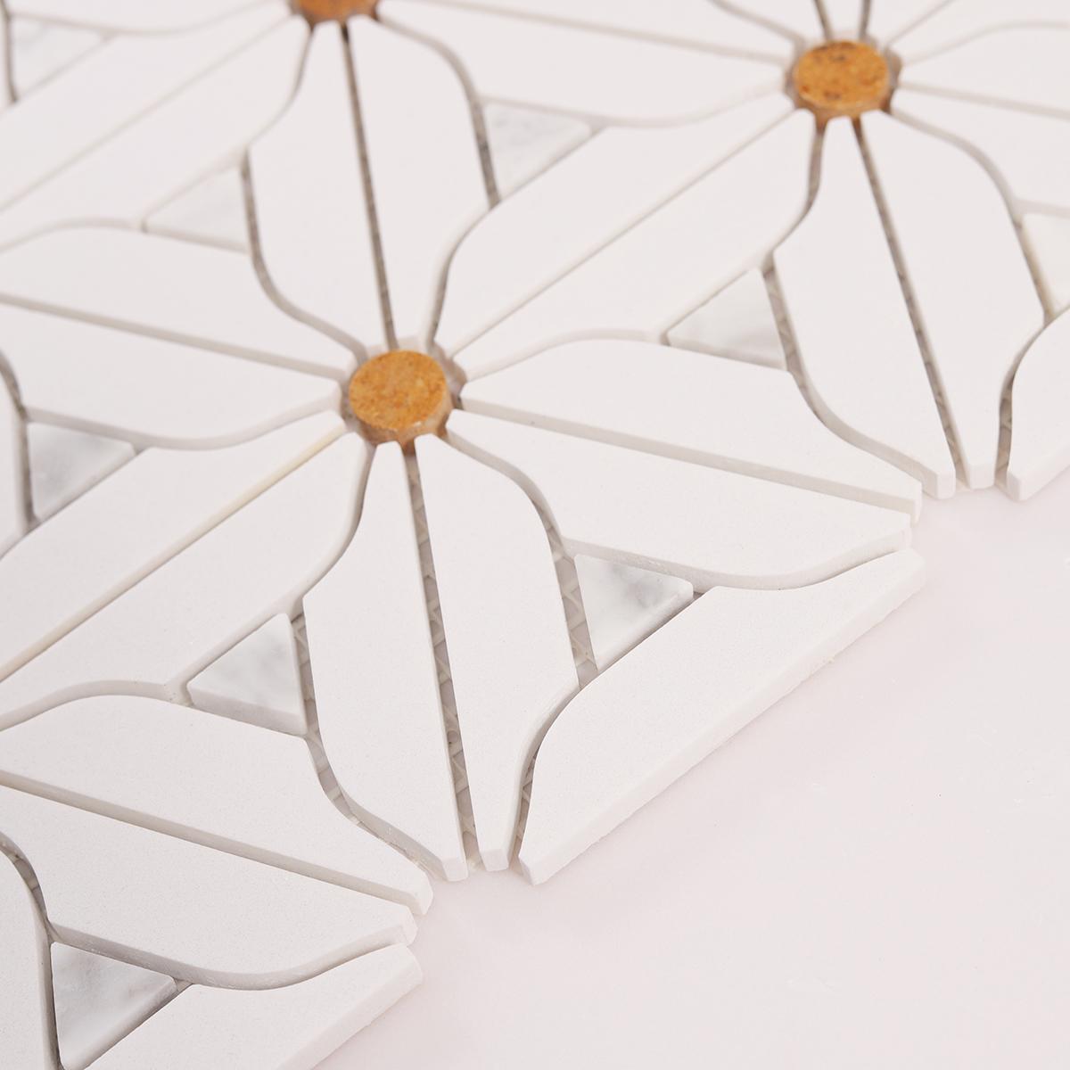 White and Gold Floral Pattern Marble Mosaic Tiles — mosaic hoa văn waterjet bằng đá marble trắng & vàng