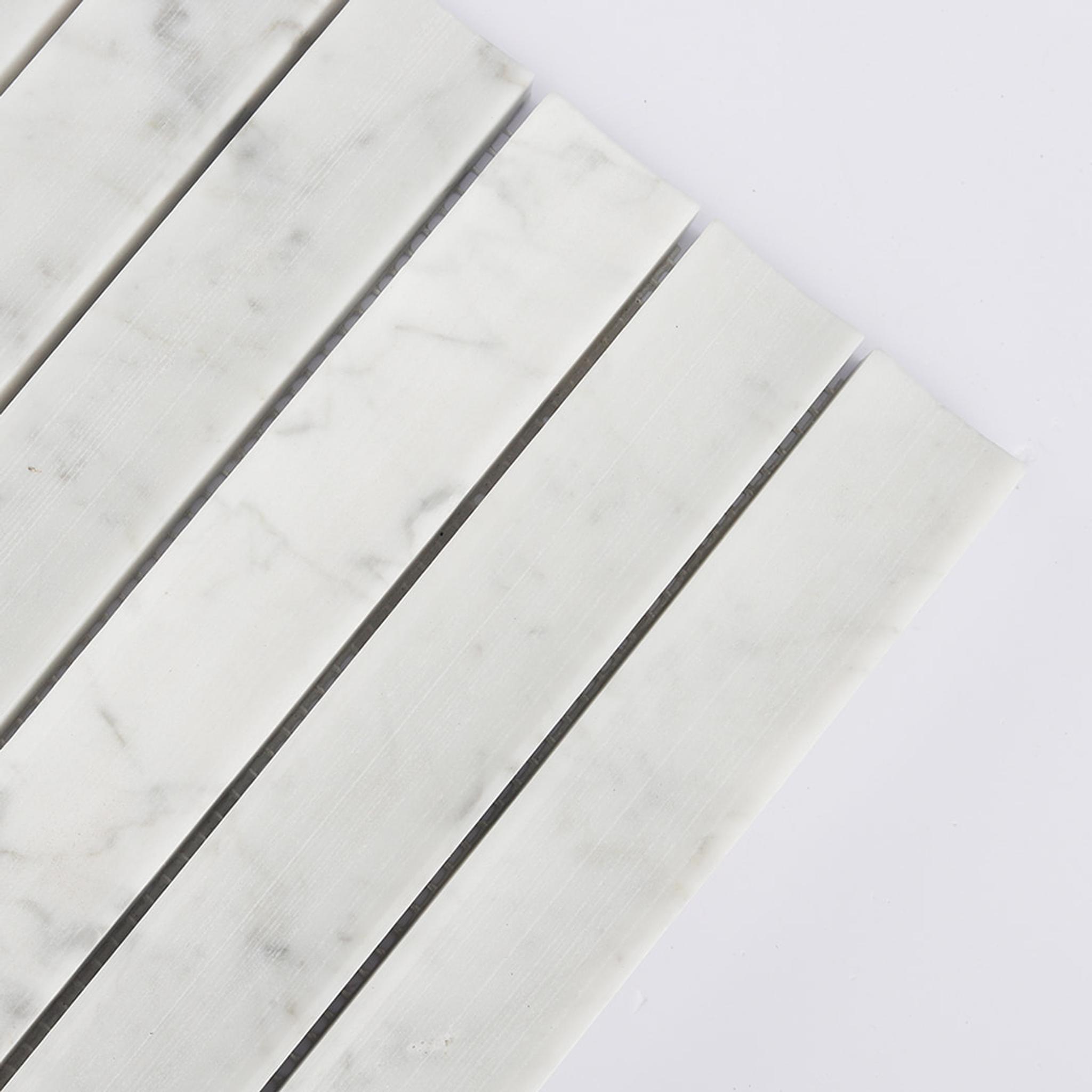 Carrara White Fluted Marble Kit Kat Tile Bathroom Wall Mosaic — mosaic rãnh sọc (fluted) bằng đá marble trắng & trắng Carrara