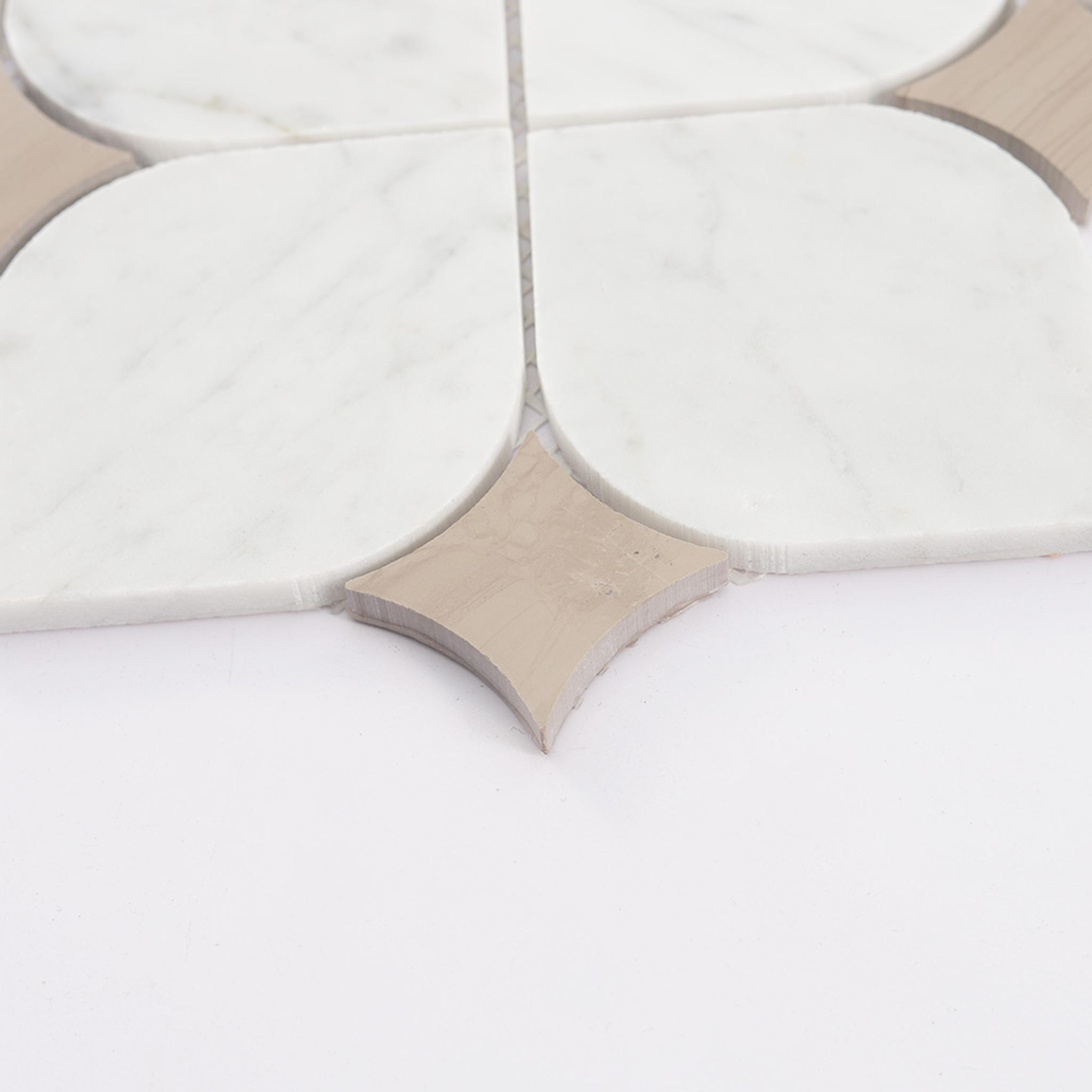 White Arabesque Marble Mosaic Tile with Beige Star Accents — mosaic arabesque bằng đá marble trắng & beige