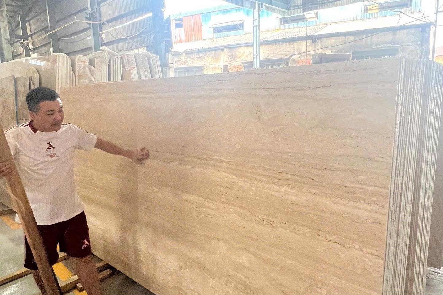 Đá tấm (slab) — Travertine kem (vein-cut)