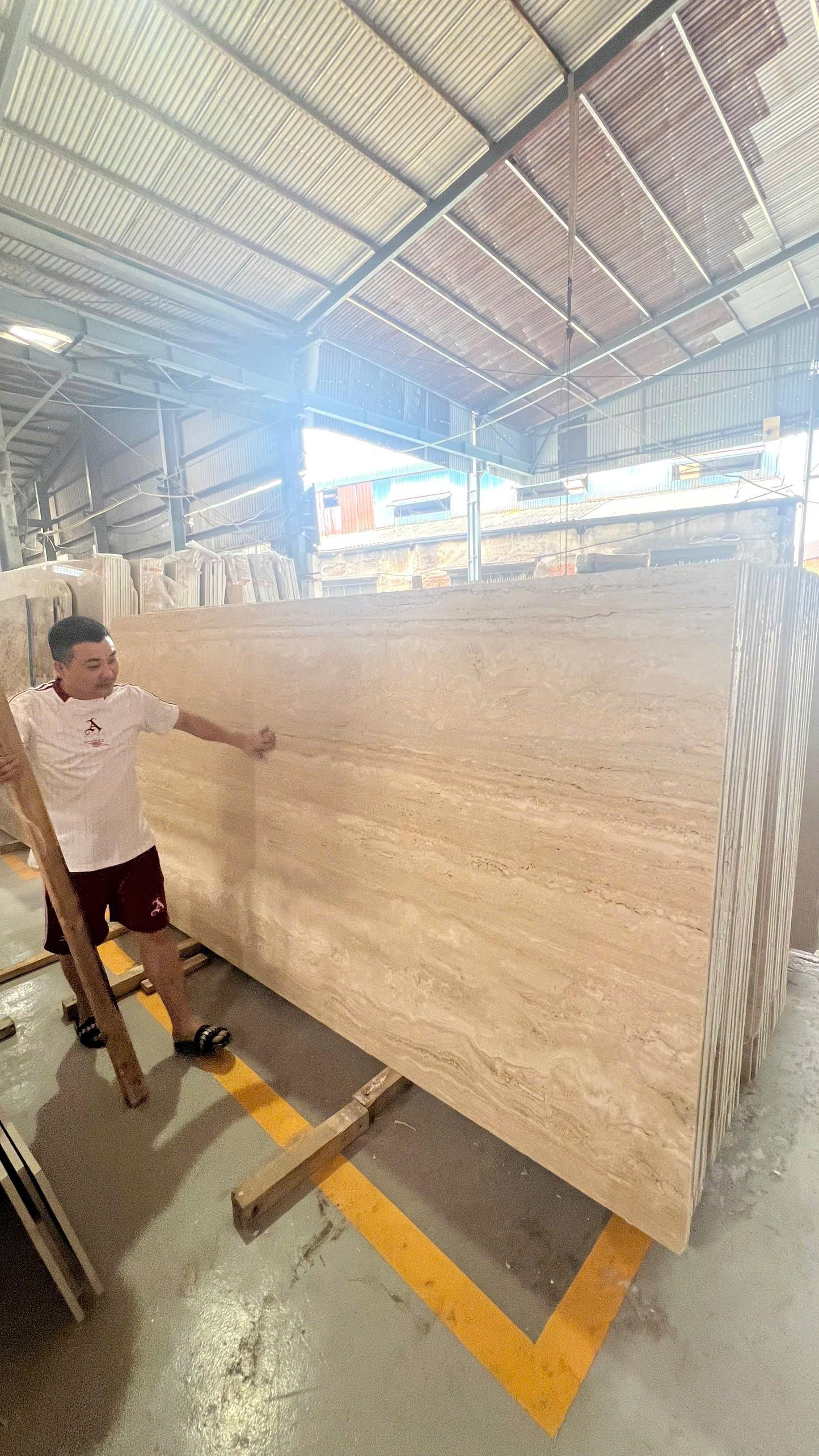 Đá tấm (slab) — Travertine kem (vein-cut)