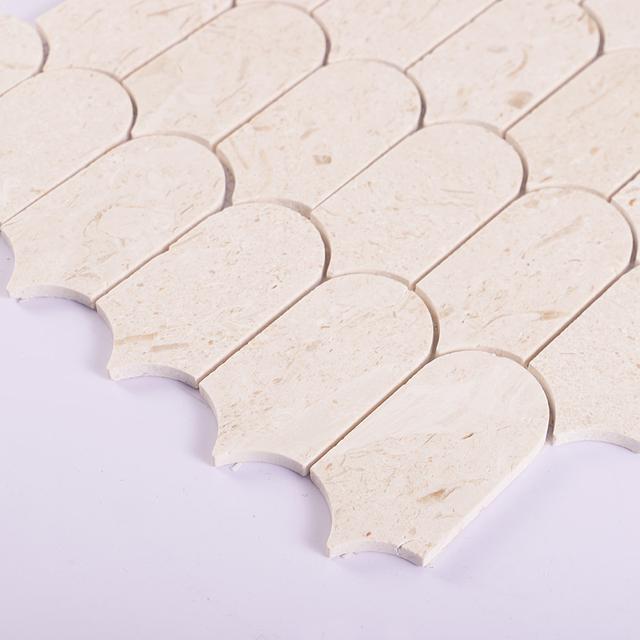 Beige Elongated Fish Scale Travertine Mosaic — mosaic vảy cá (fish scale) bằng đá travertine beige