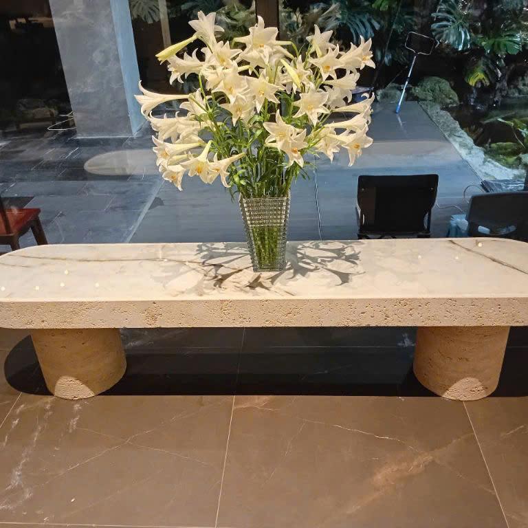 Bàn console / đôn đá — Travertine kem