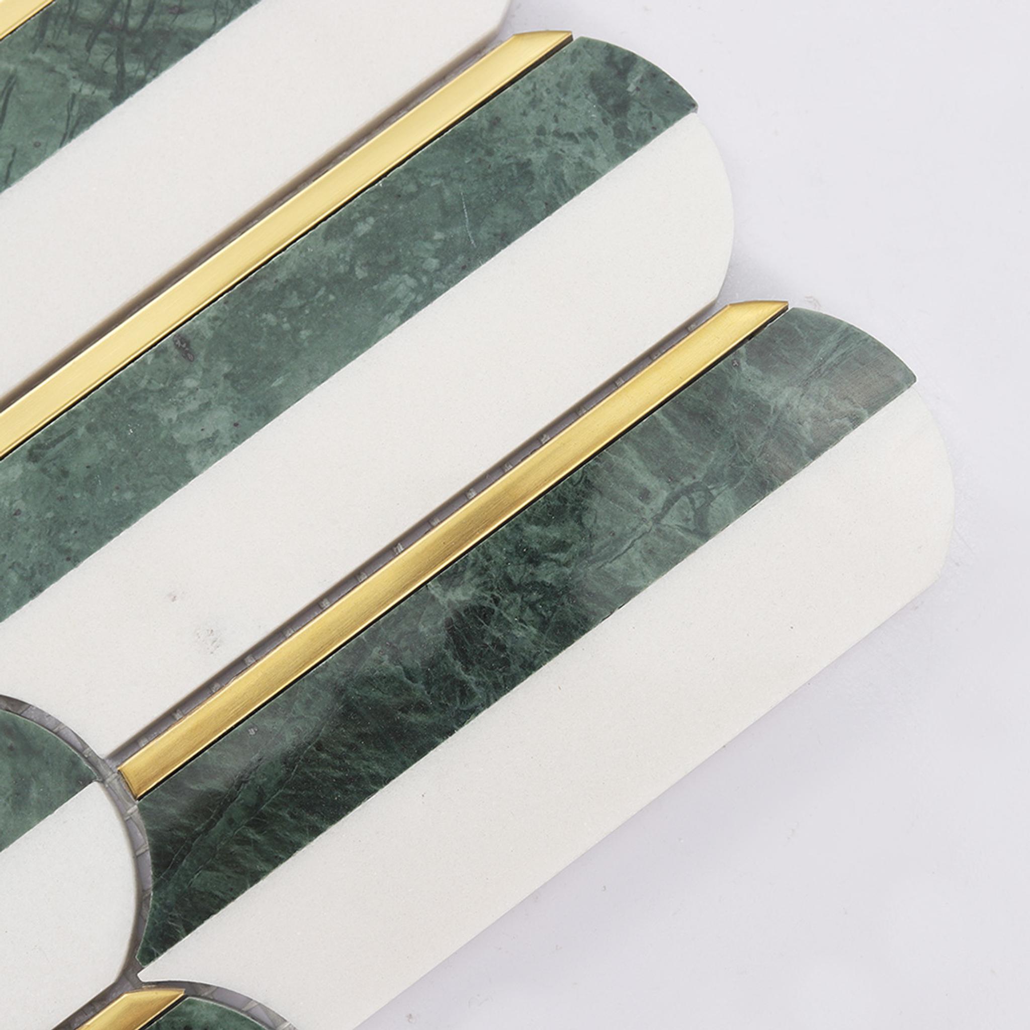 Green and White Marble Scalloped Mosaic Tile with Gold Metal Inlay — mosaic vảy cá (fish scale) bằng đá marble trắng & xanh lục