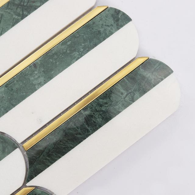 Green and White Marble Scalloped Mosaic Tile with Gold Metal Inlay — mosaic vảy cá (fish scale) bằng đá marble trắng & xanh lục