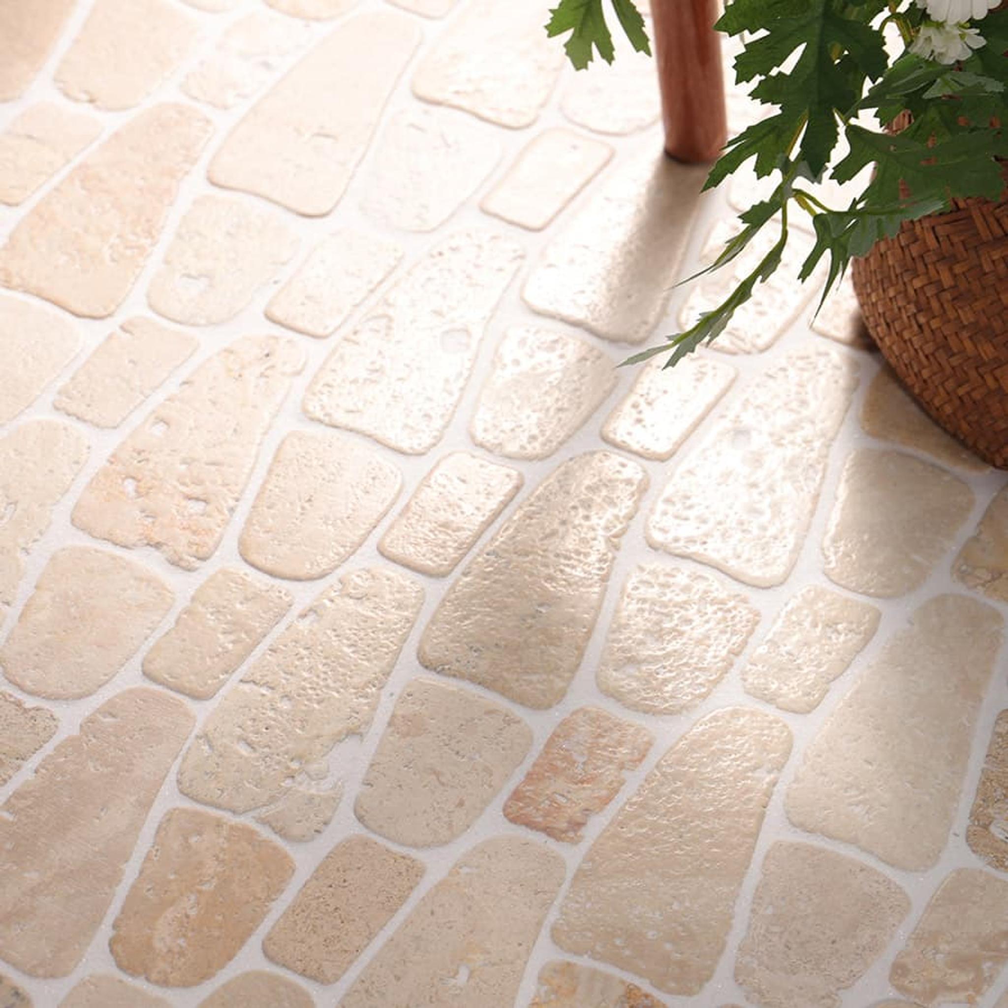 Beige Flat Pebble Travertine Mosaic Natural Stone Bathroom Floor Tile — mosaic ghép nghệ thuật bằng đá travertine beige