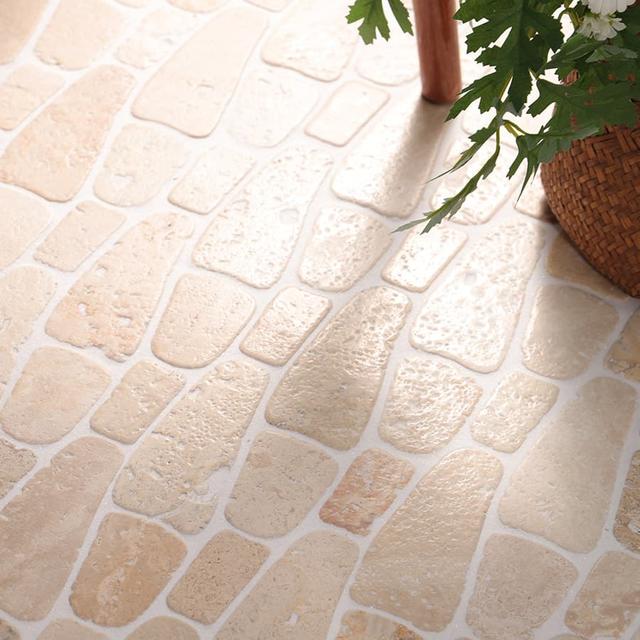 Beige Flat Pebble Travertine Mosaic Natural Stone Bathroom Floor Tile — mosaic ghép nghệ thuật bằng đá travertine beige